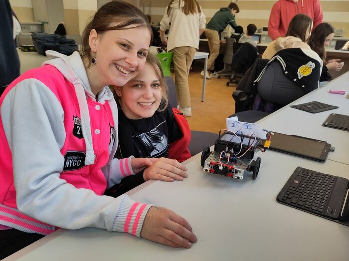 Roboter Workshops für Mittelschulen – HTL Anichstraße